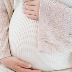 而在 OPP🛄助孕机构电话O 标志下方，用👩‍⚕️🎻小字写着“By 🍞🌘助孕机构电话